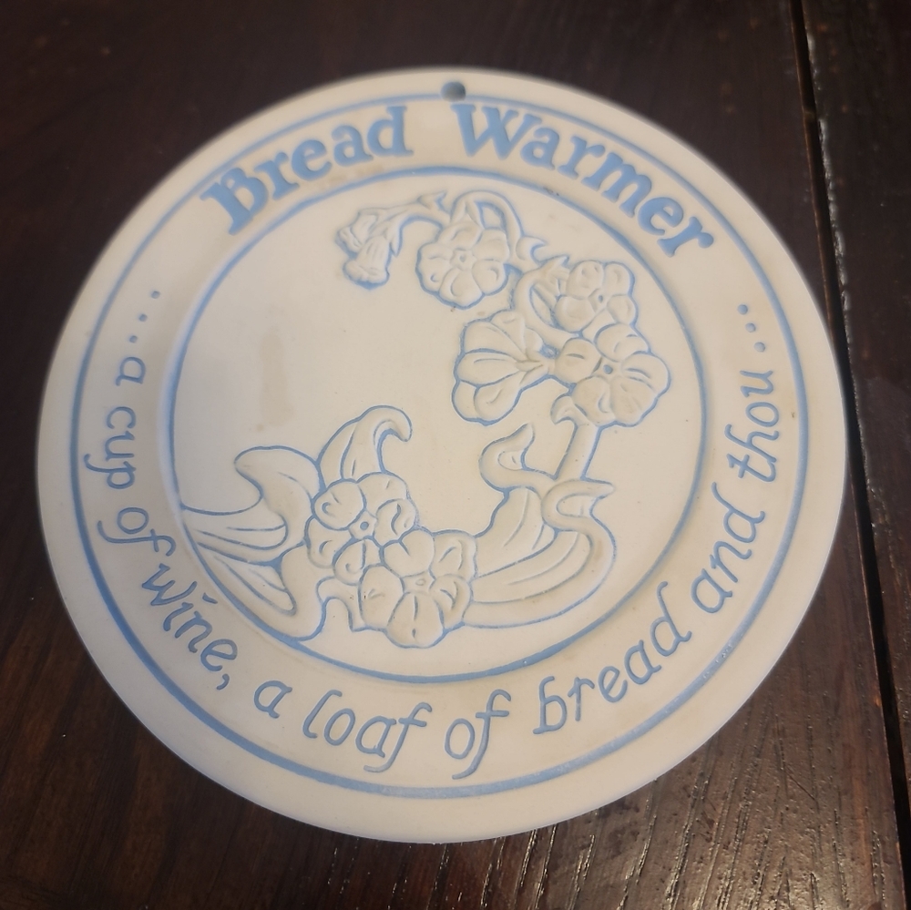 Vintage 1989 Lyn Ulick Stoneware Disc Bread Warmer white and blue